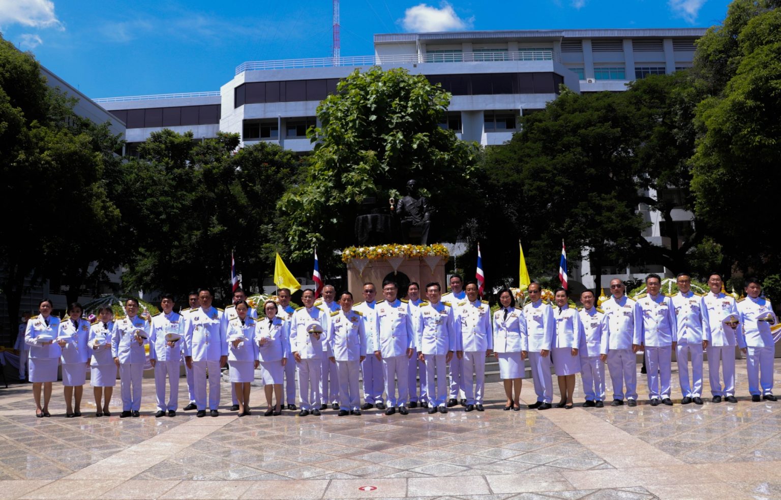วว. ร่วมวางพานพุ่มถวายราชสักการะพระบรมราชานุสาวรีย์ รัชกาลที่ 4  “พระบิดาแห่งวิทยาศาสตร์ไทย”