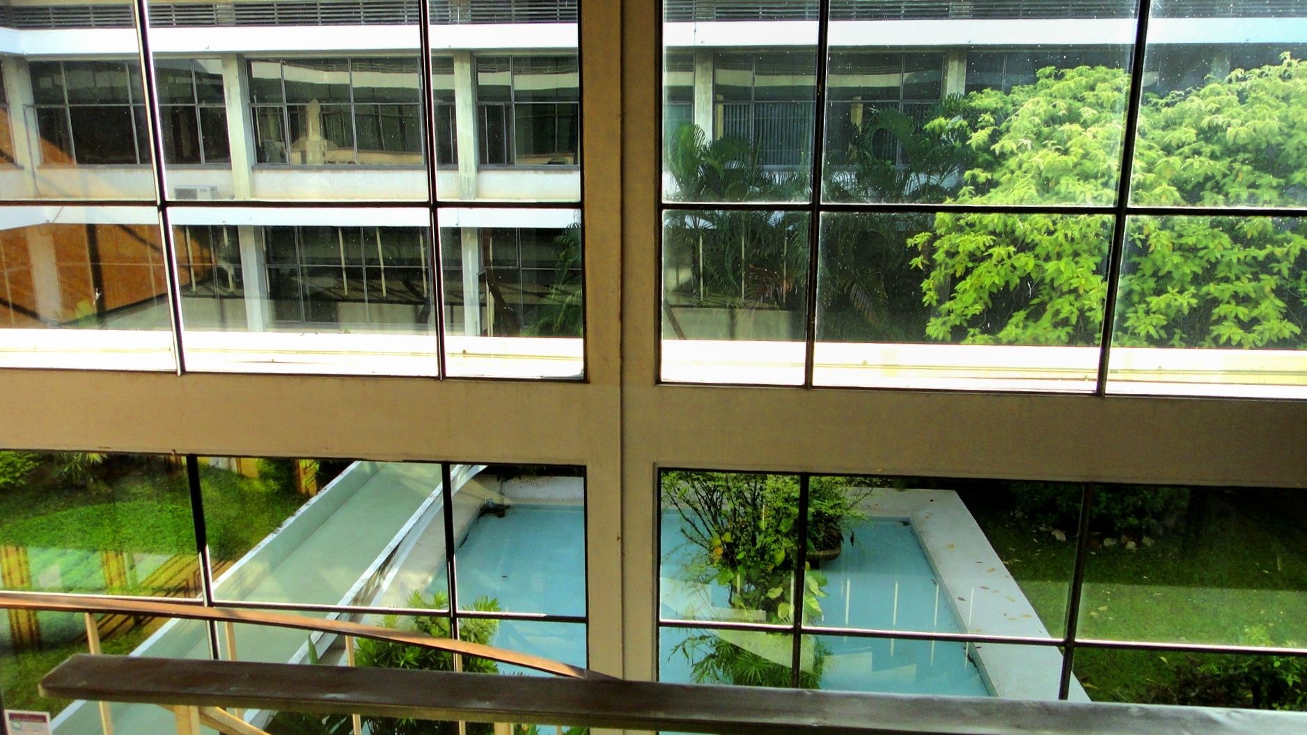 มองเห็นสวน กลางอาคารได้โดยรอบ